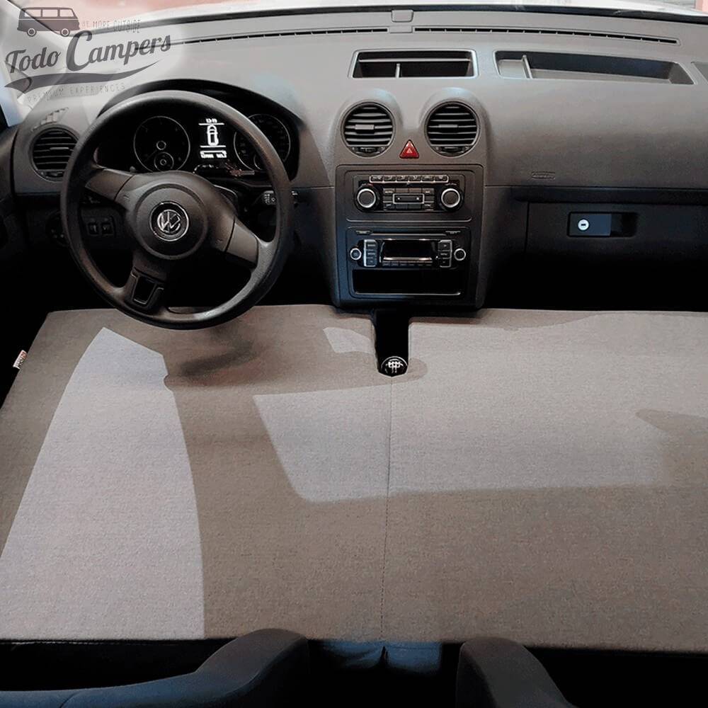 Cama plegable infantil que se coloca desplegada en la primera fila de asientos de tu Caddy.