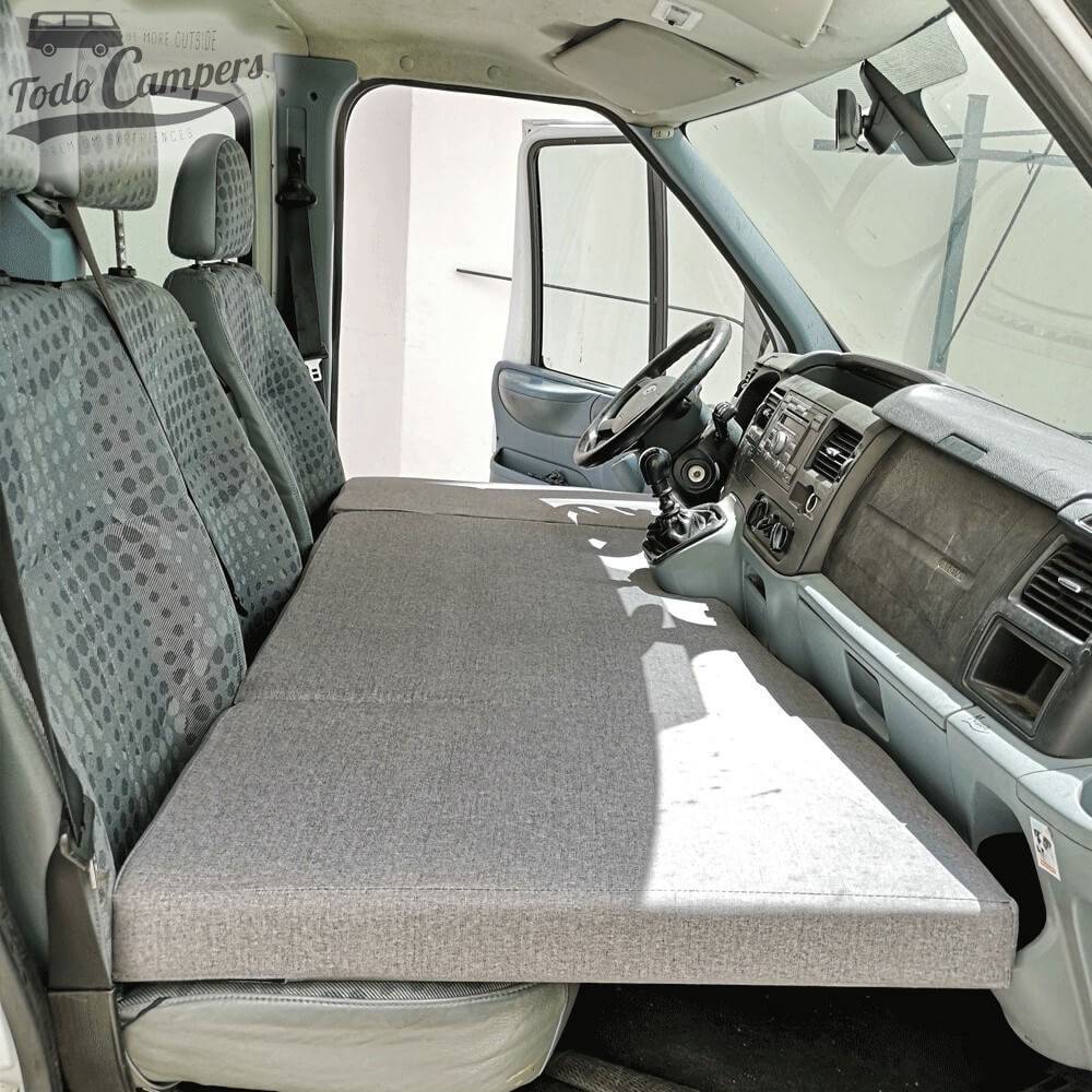 dormir en asientos delanteros de Ford Transit