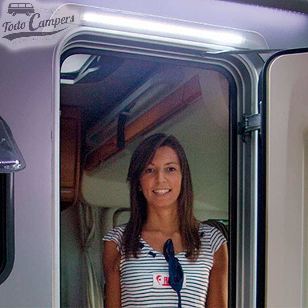 Iluminação LED com design anti-pingas nos dias de chuva.