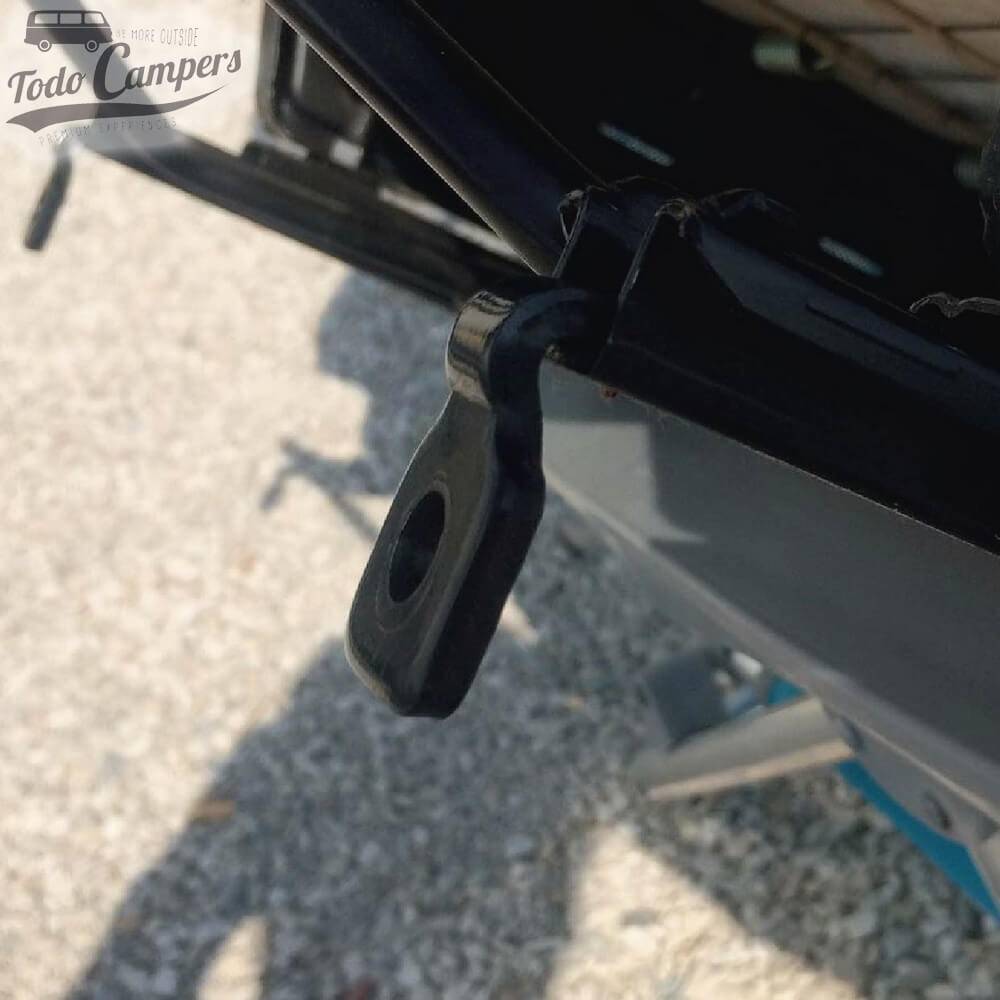 Eliminar pletina frontal para instalar base giratoria en Fiat Ducato