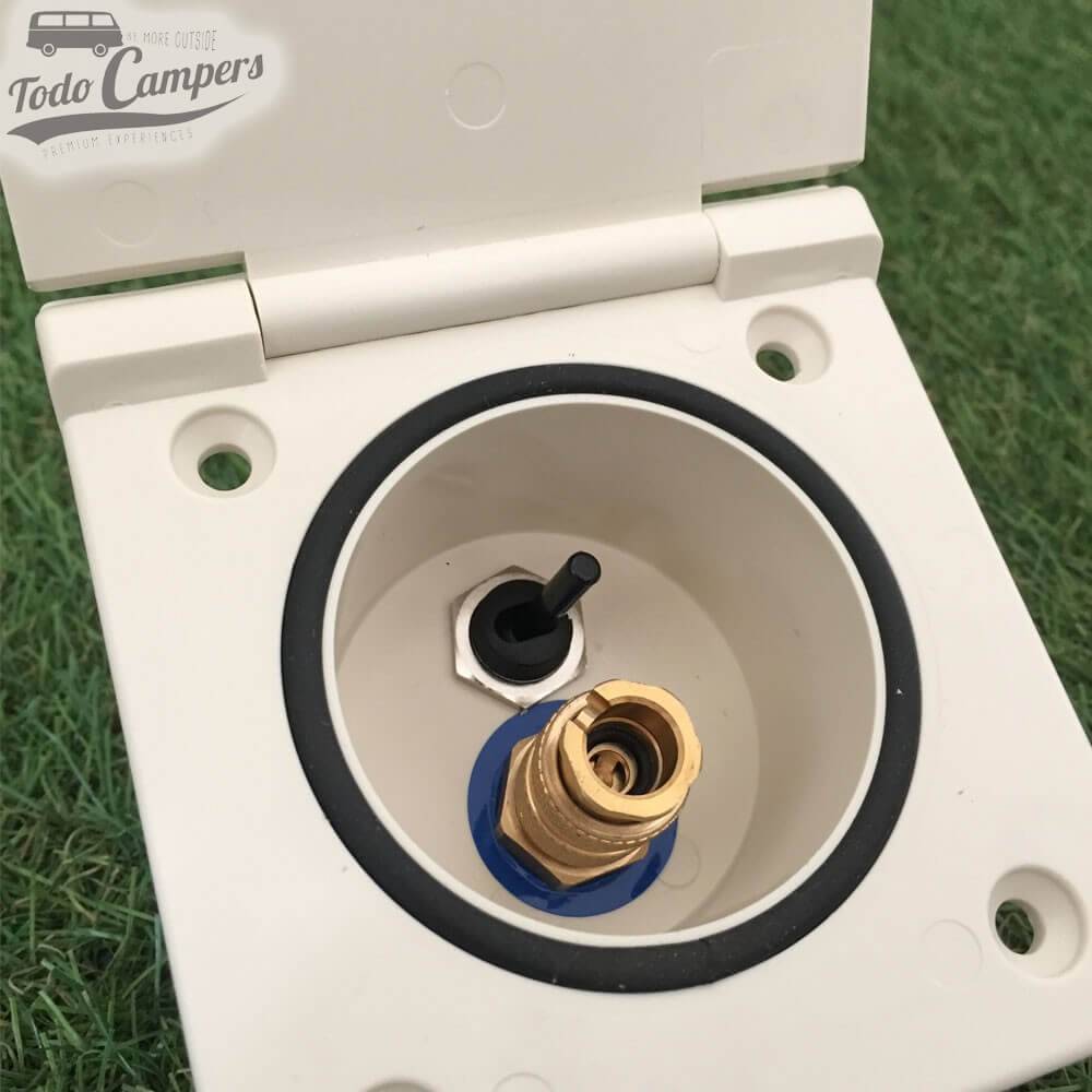 Toma de ducha exterior en color blanco