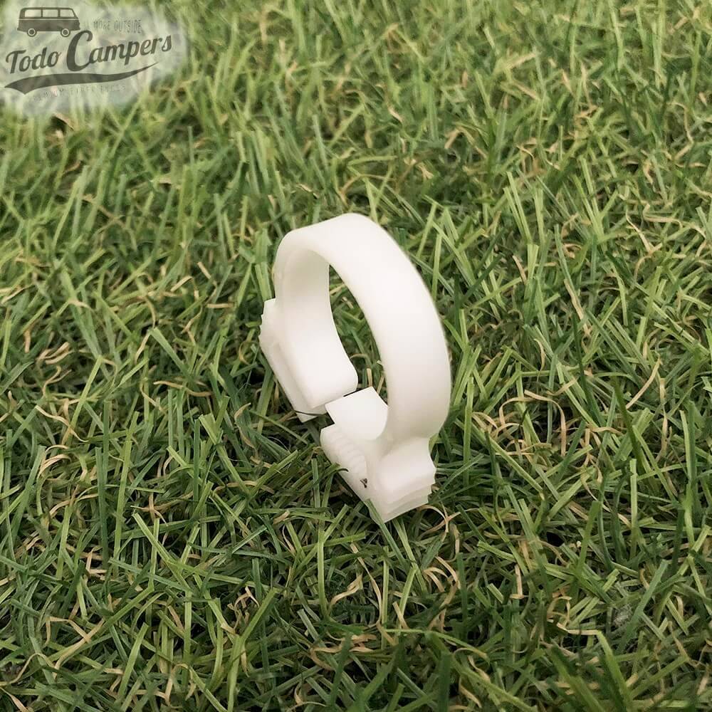 Abrazadera con dos tipos de medidas distintas