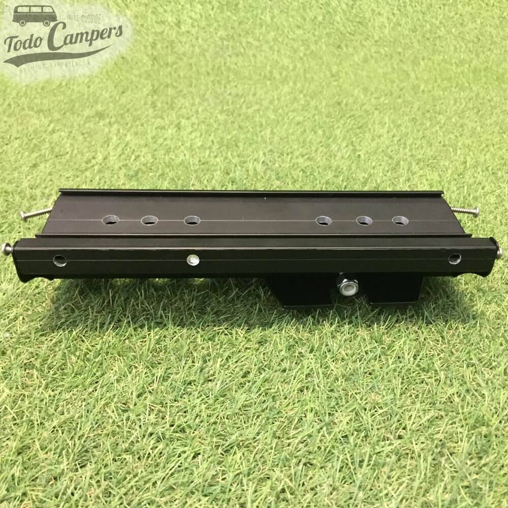 Apresentação das peças de um dos dois adaptadores do toldo F40 (vista traseira)