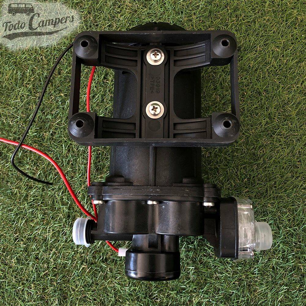 Bomba de Presión Fiamma Aqua 8 - 7 Litros  Vista trasera. Bomba depósito de aguas limpias camper