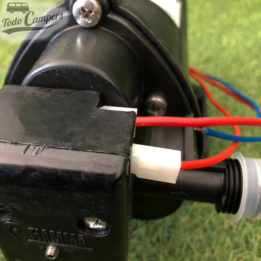 Bomba de água da marca Fiamma com um consumo de 12 volts