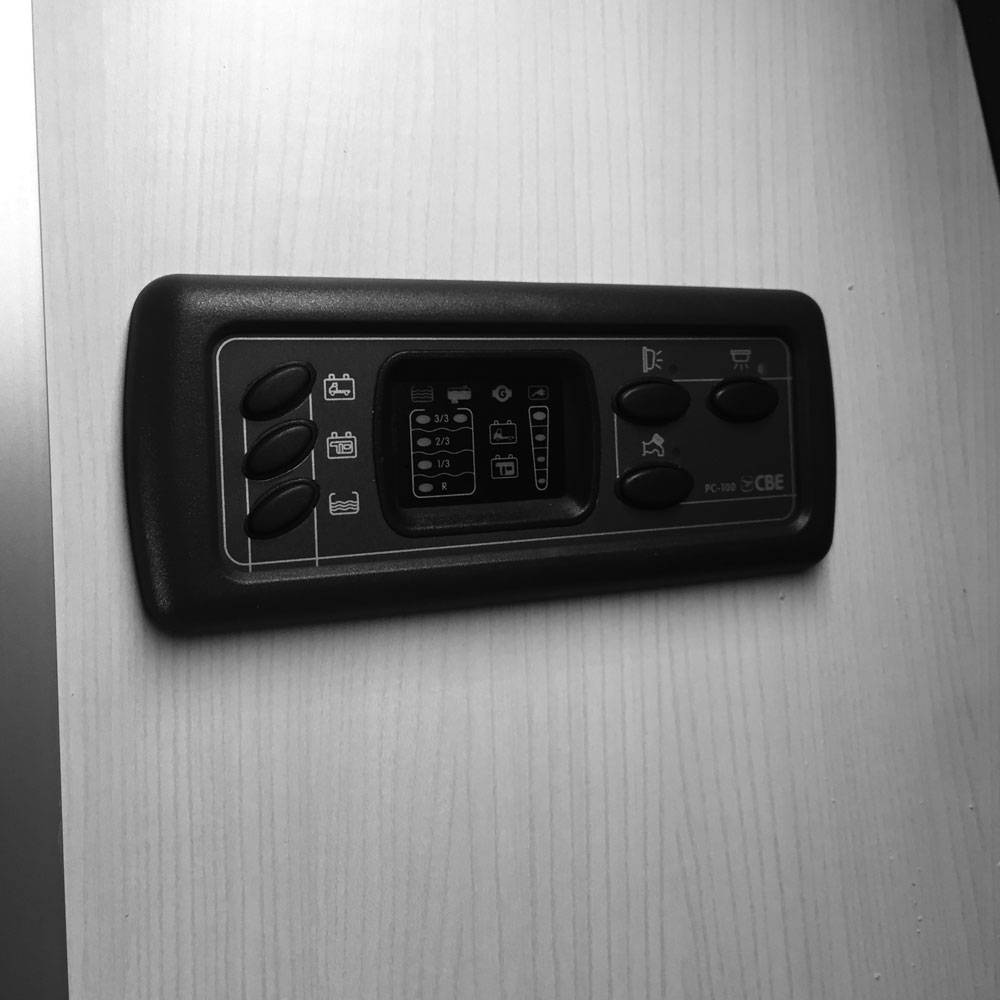 Painel de comandos System CBE PC100 instalada em autovivenda