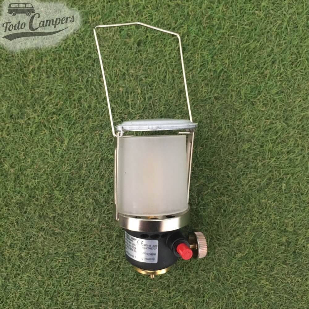 Candeeiro de gás portátil, fiável e seguro. Com pega incorporada, para as noites na sua carrinha
