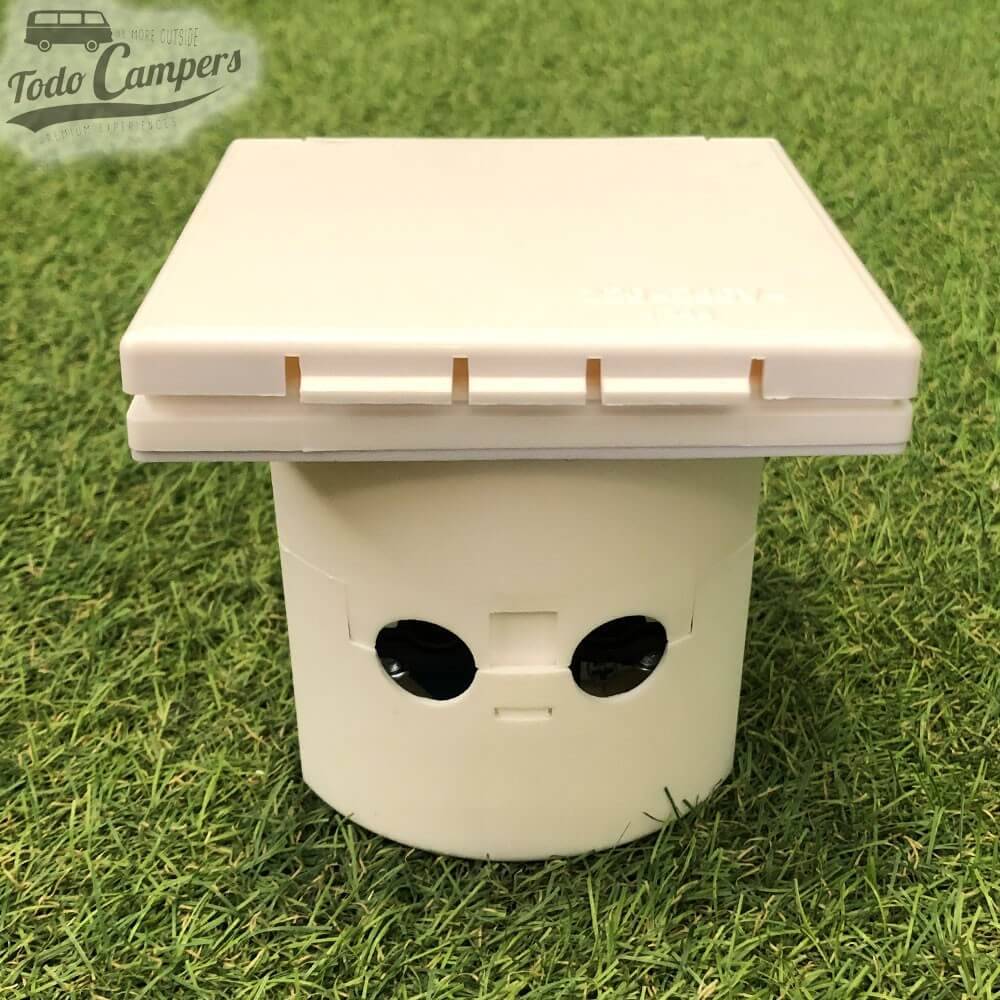 Toma de Luz Exterior CEE  Blanca para tu furgoneta