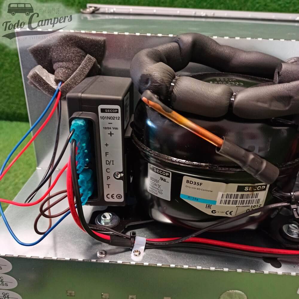 cables y fusibles del frigorífico con congelador Webasto Cruise Elegance de 65 litros