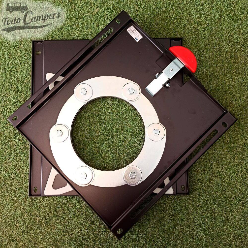 A Base giratória CTA gira para ambos os lados e serve para o assento de condutor e de acompanhante