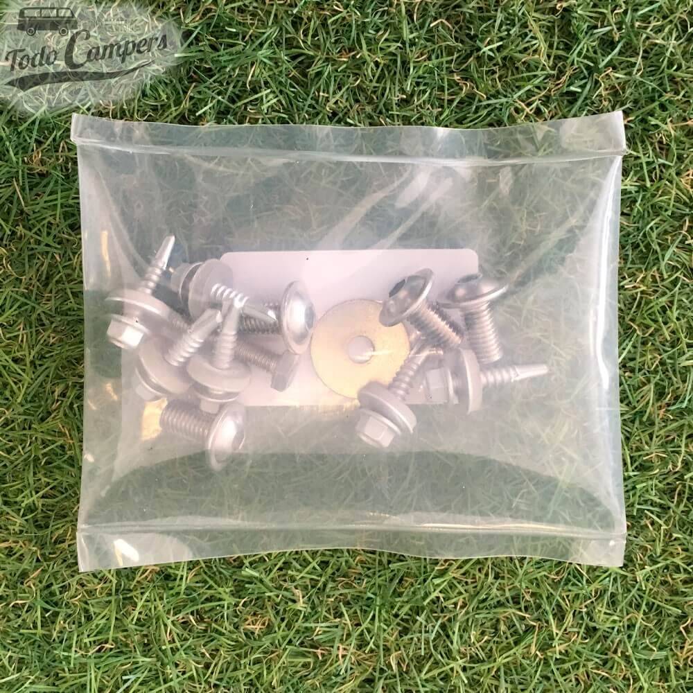 Bolsa com os parafusos incluídos com o kit de fixação para depósito de água para Volkswagen T5, T6 e T6.1 de 69L