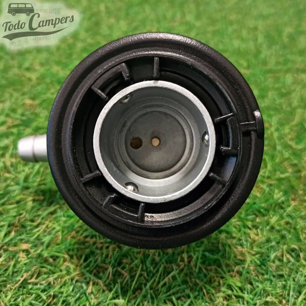 El regulador se conecta a la válvula de la botella mediante un sistema de enchufe rápido