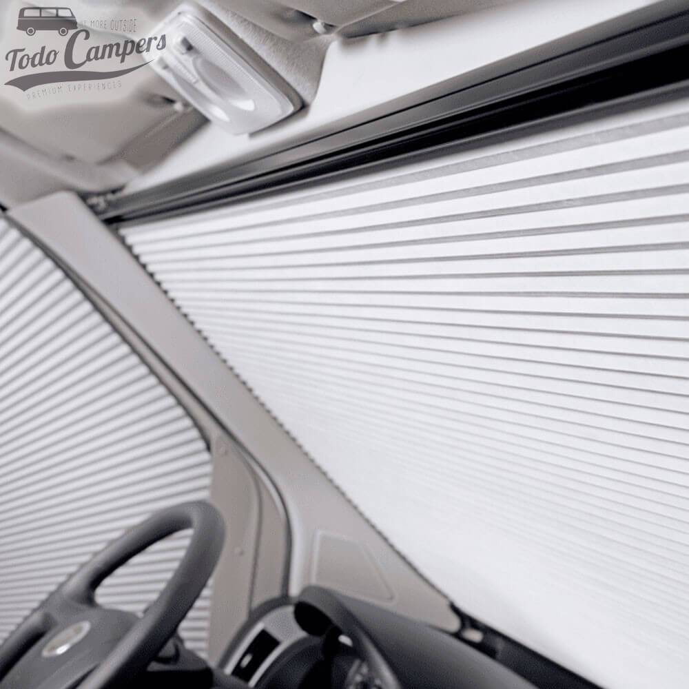 El Store Dometic FP 300 fronta se puede combinar con el estor para ventanas laterales (conductor y acompañante) FP300