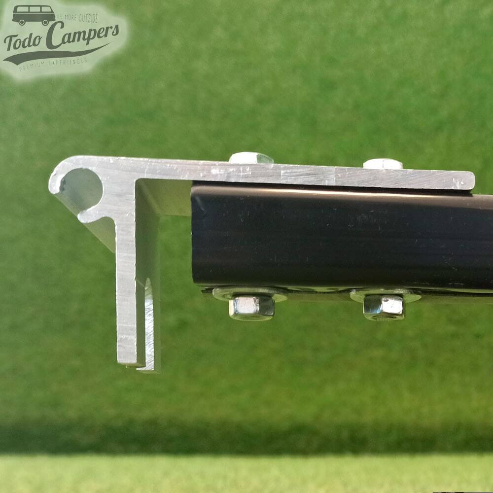 el Toldo Spartacos 220 incluye dos anclajes de rail para bacas universales