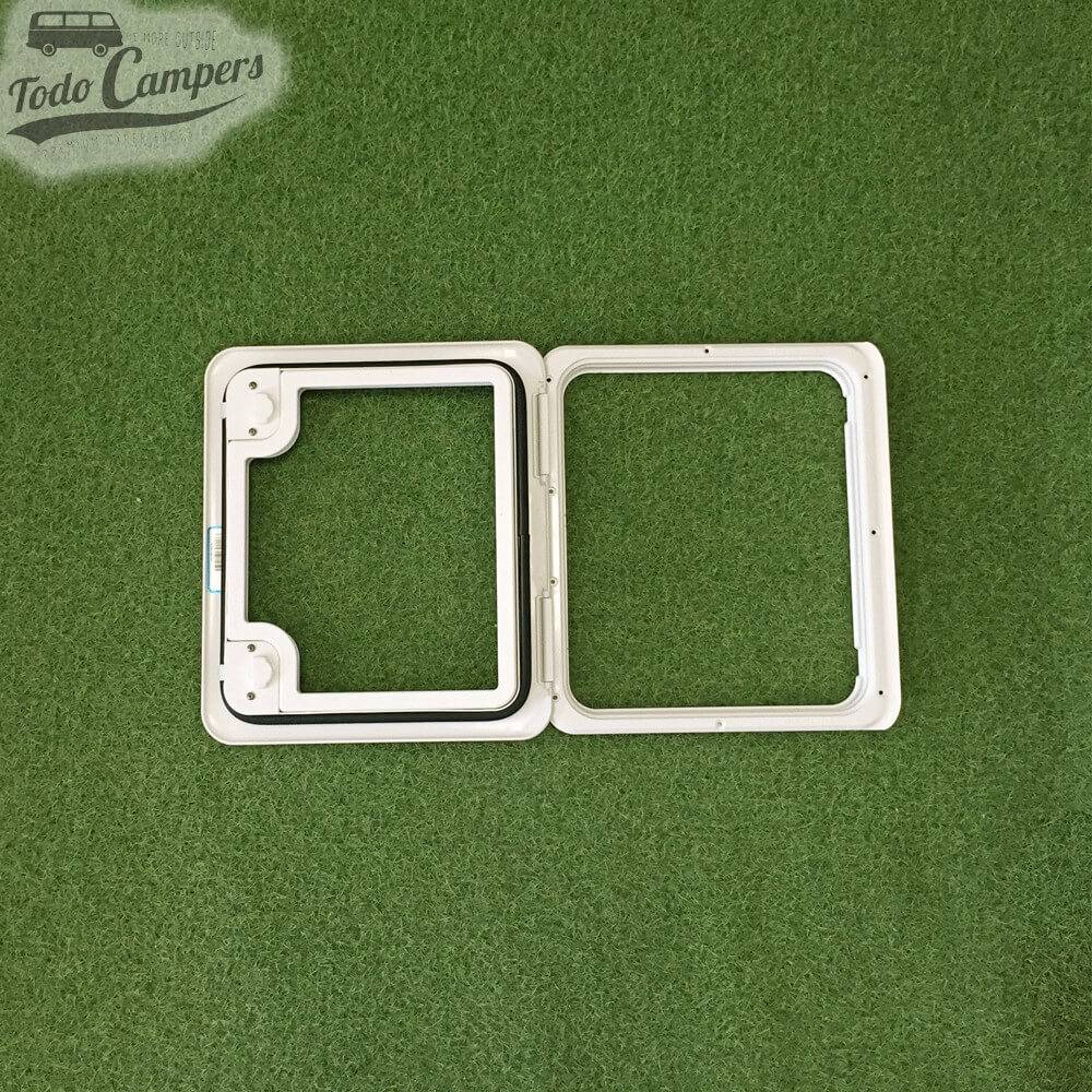 Porta de serviço Thetford Door III (Branca) aberta