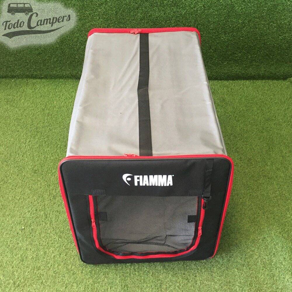 Práctica perrera plegable con espaciosas ventanas laterales para máxima aireación (con mosquiteras).