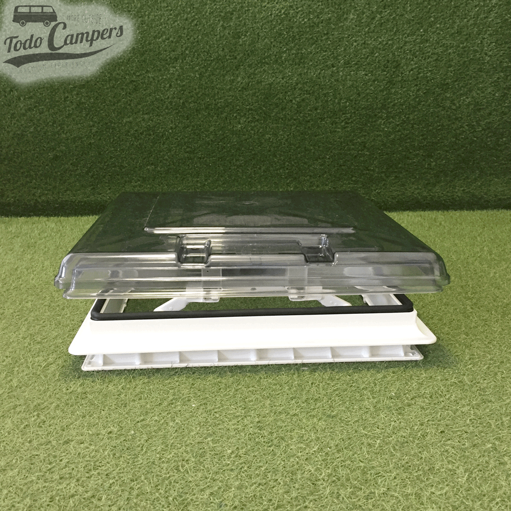 Claraboya Fiamma Vent 50 con mosquitera y oscurecedor incluido.