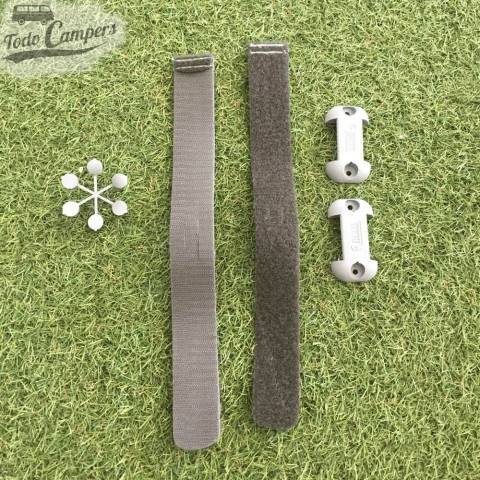 Fijación con tiras de velcro para recoger y guardar el Fiamma Tube Pro a la pared.