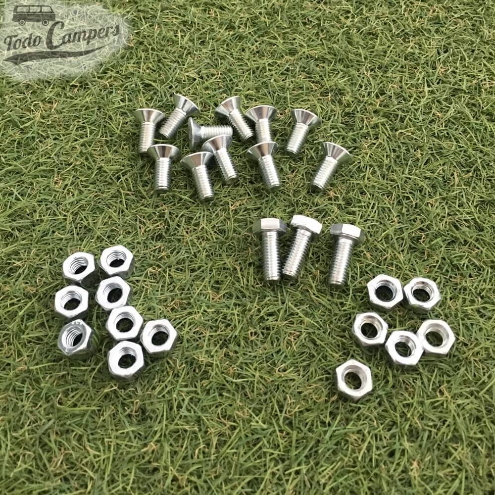 Tornillos incluidos en la base giratria de Ford Custom - Mobiframe