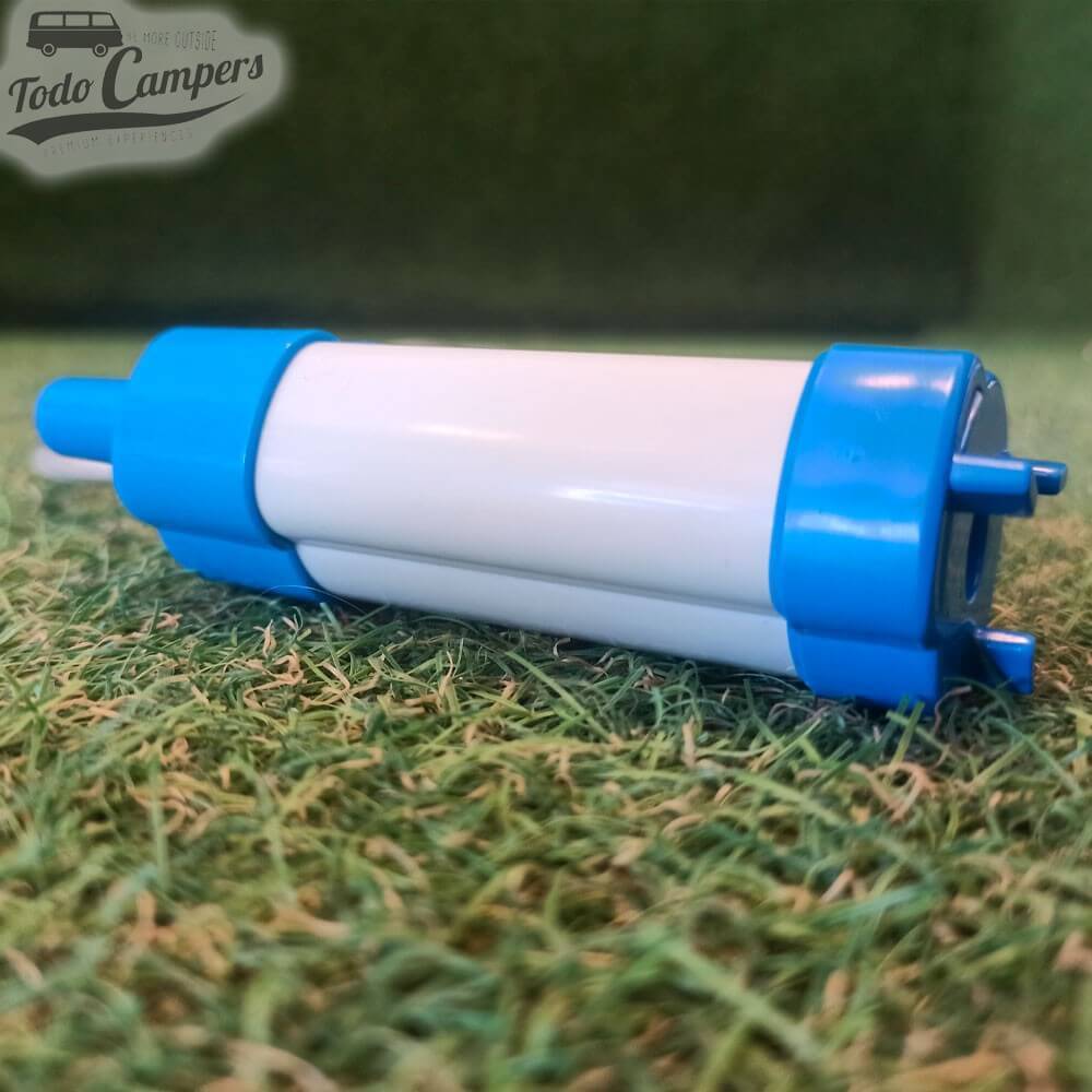 Bomba sumergible ideal para garrafas y depósitos de boca estrecha.