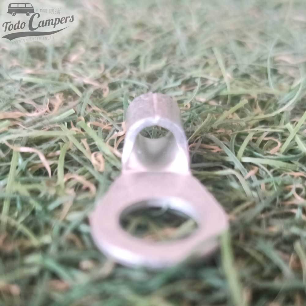 La rosca de la anilla es para tornillos de métrica M8.