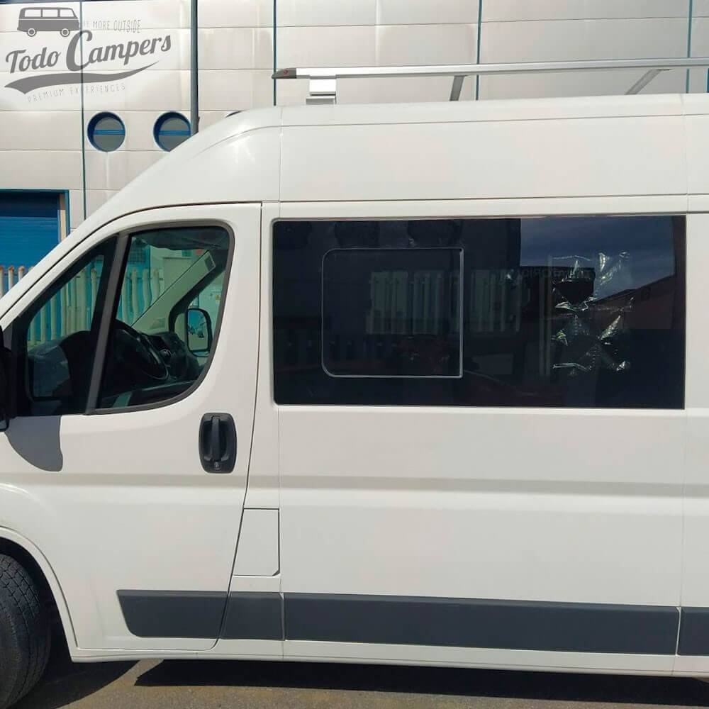 Ventana para lado de conductor puerta corredera.