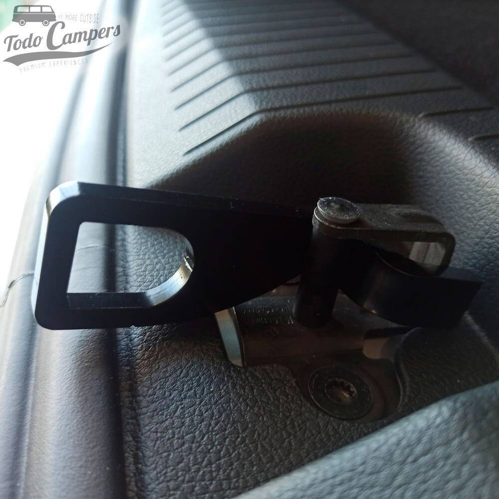 Adaptador para ventilar a sua carrinha através do portão traseiro.