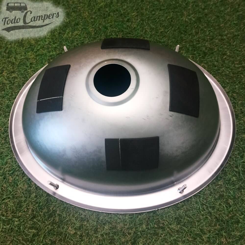 Fabricado em aço inoxidável polido com formato oval de tamanho S da marca Carbest. Medidas: 34 cm x 27 cm x 12 cm.