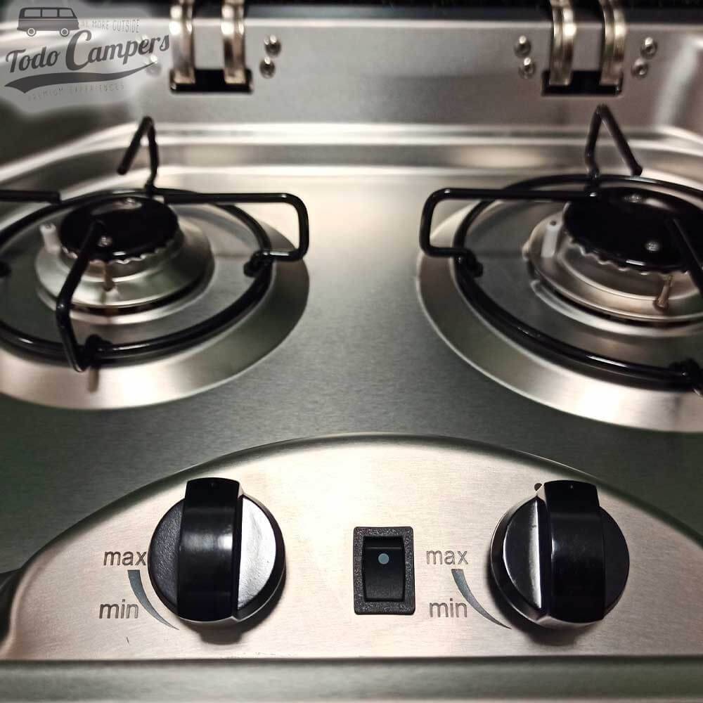 Com este fogão a gás poderá cozinhar como se estivesse em casa.