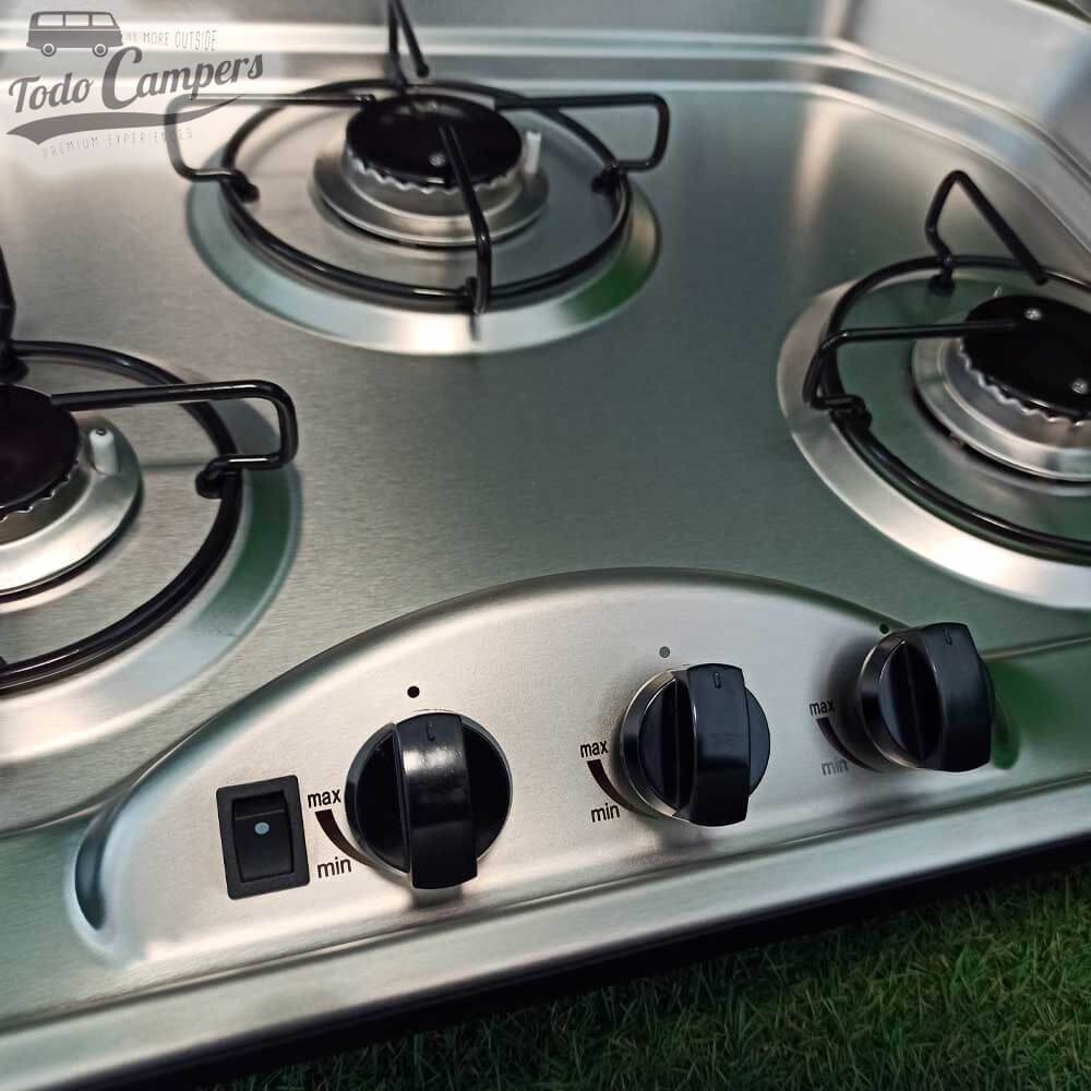 Placa de fogão de três bicos com tampo de vidro e indução elétrica. Marca Carbest.