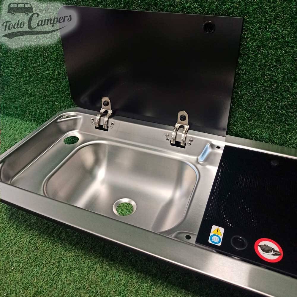 El seno del fregadero Carbest es de acero inoxidable (lado izquierdo).