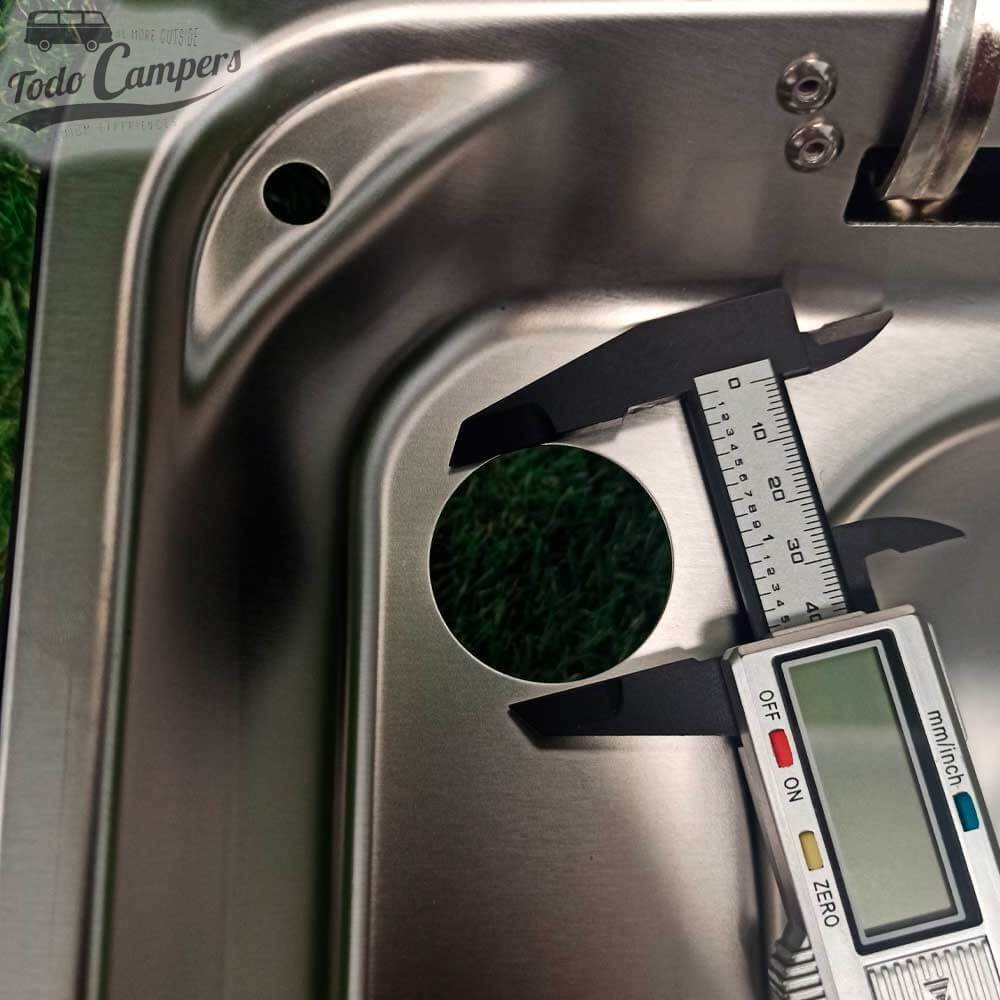 Orifício para torneira Ø: 39 mm aprox.