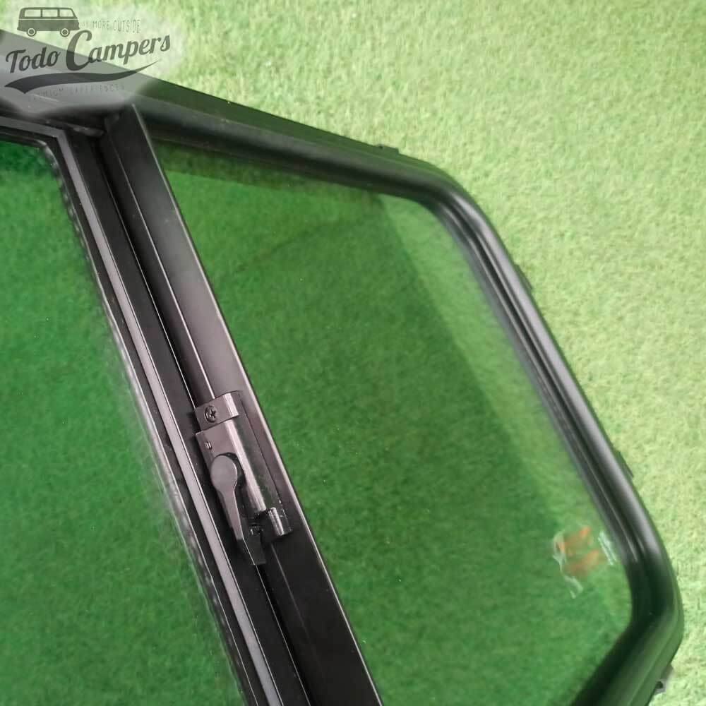 Ventana camper con elegante diseño
