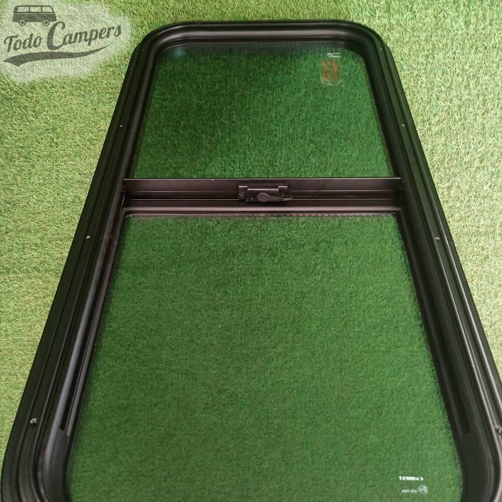 Ventana con doble acristalamiento para mejor aislamiento térmico y acústico