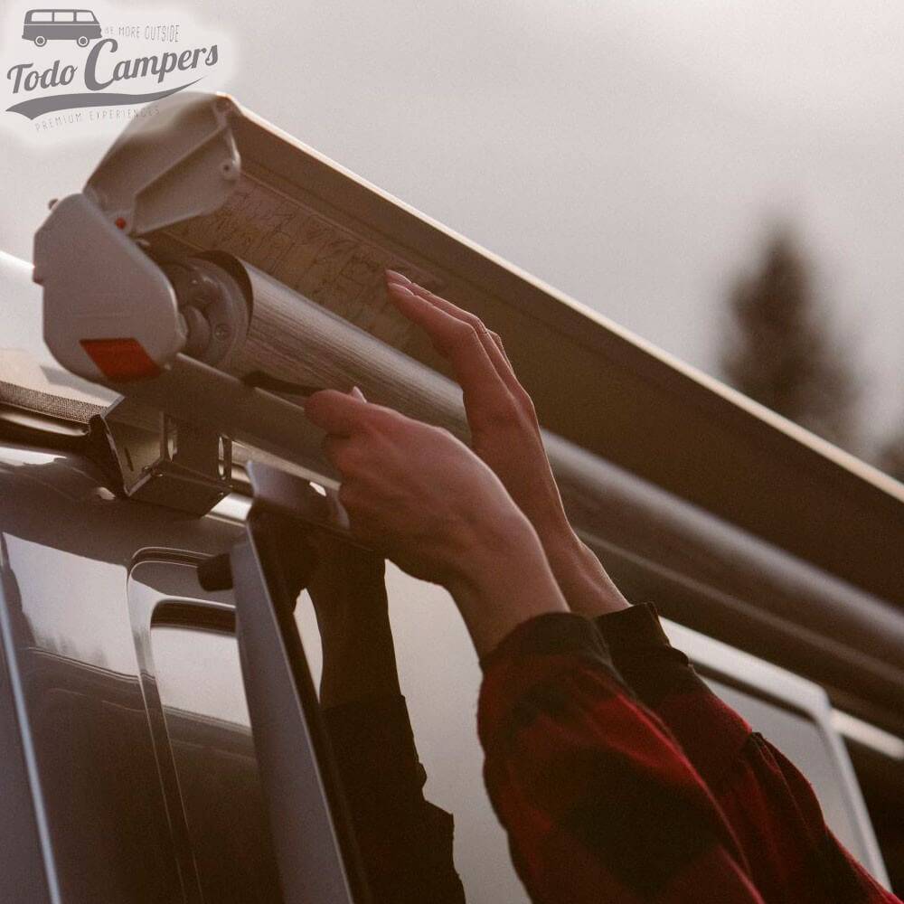 Paso 2 Instalación Toldo F35 Pro: Sacar el toldo