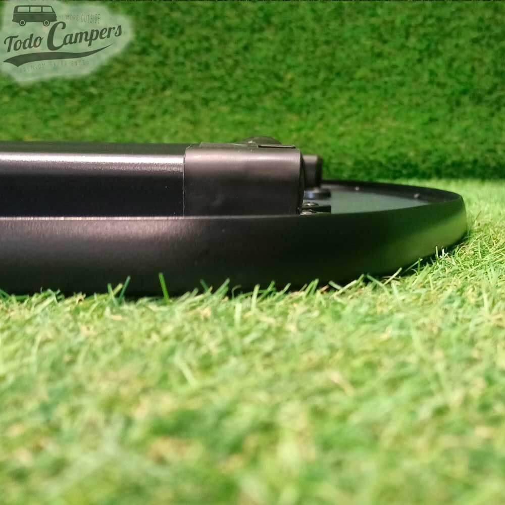 Mesa de camping plegable que ocupa poco espacio cerrada