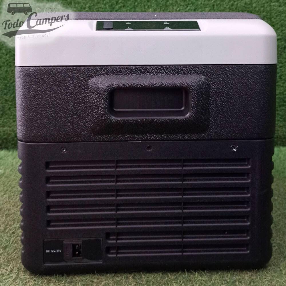 asas hundidas en los lados de la Nevera portátil EZA para fácil transporte