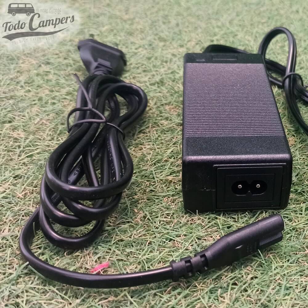 Con este transformador podrás conectar tu nevera portátil EZA 25, (30, 40 o 50 litros) a 230 V.