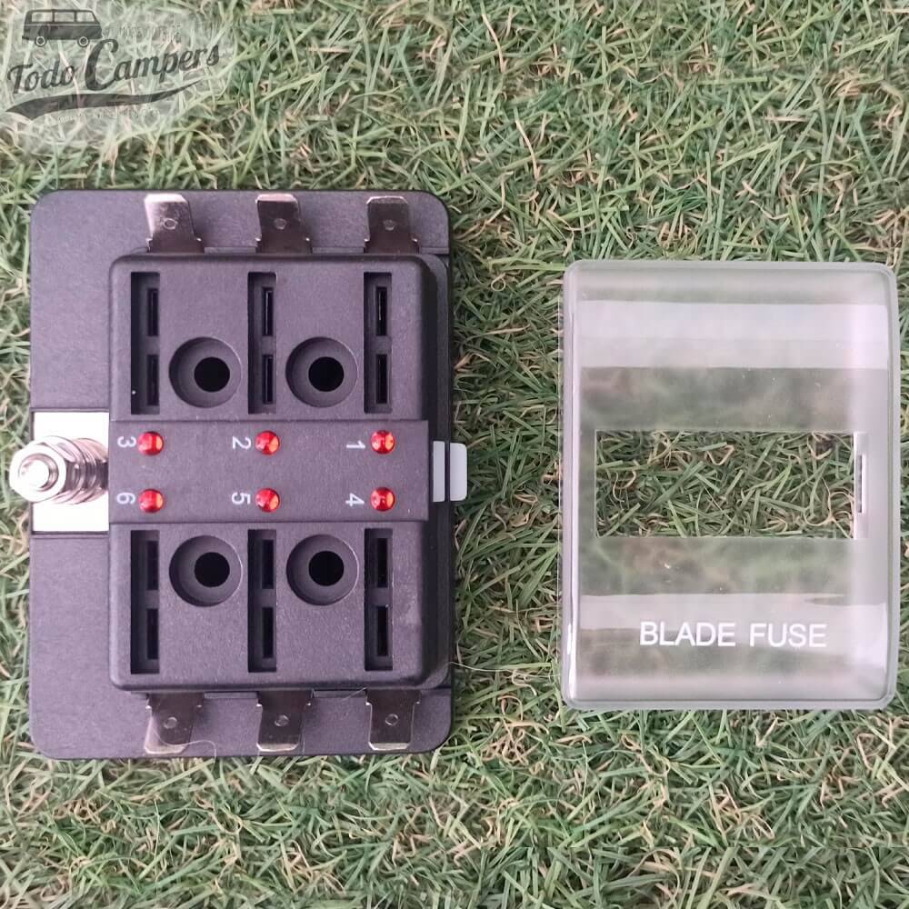 Caja de 6 fusibles con cubierta aislante transparente para evitar el polvo y el agua.