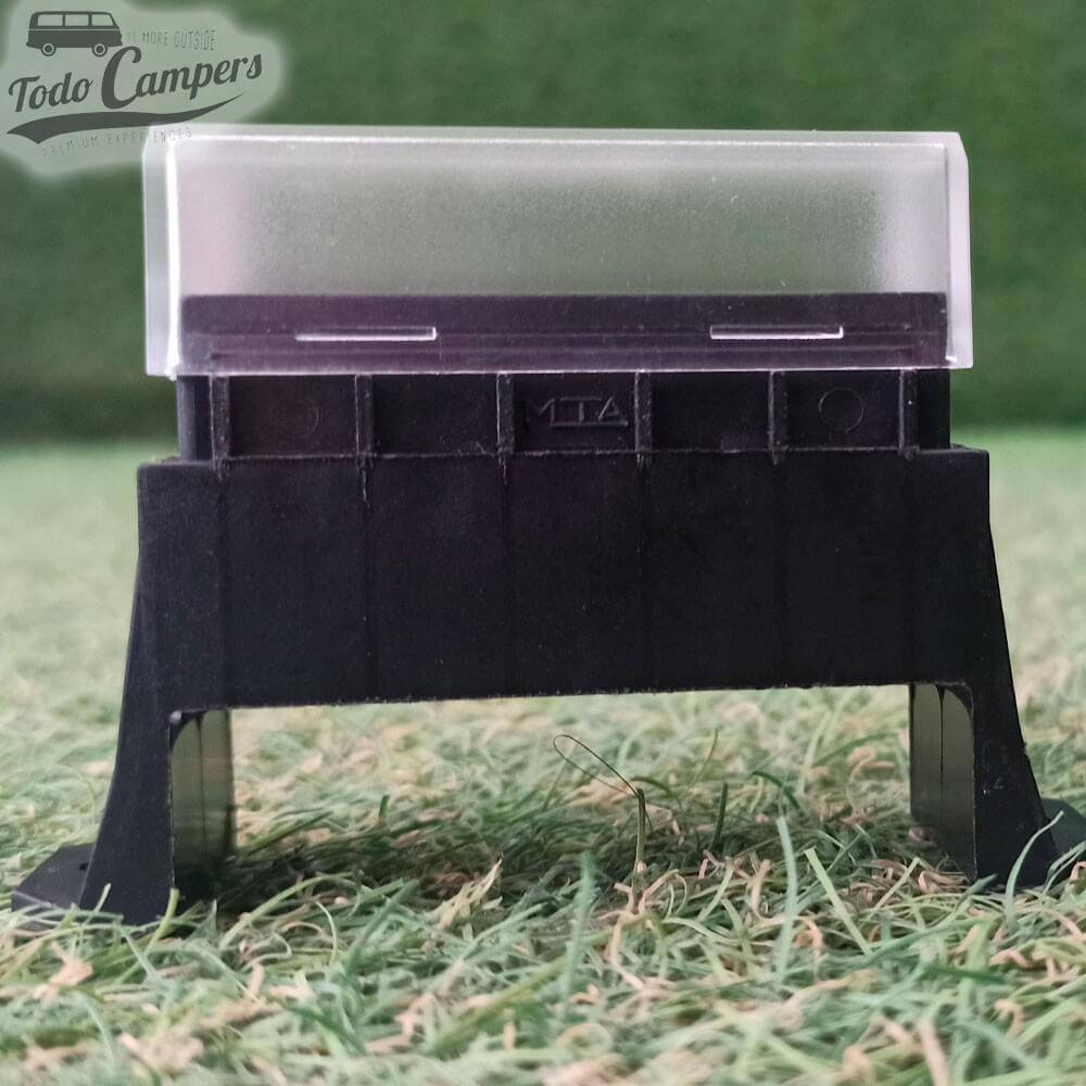 Caja portafusibles para instalación trasera (en posición vertical)