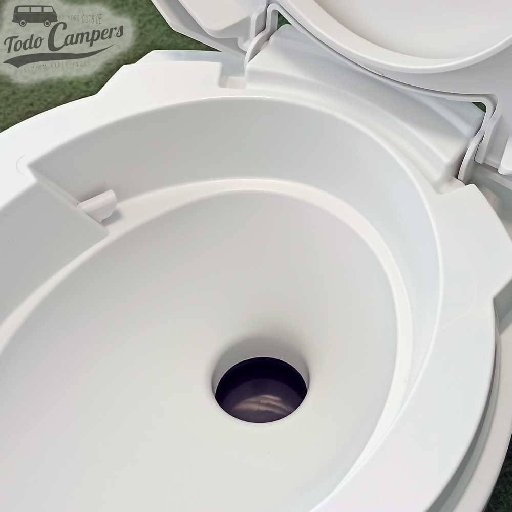 detalle del pitorro de la cisterna del WC químico fijo Thetford C263 S