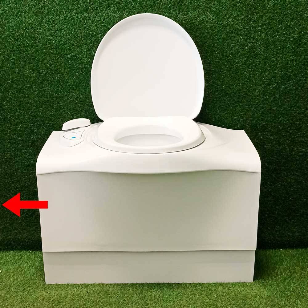 Vista frontal del Thetford C403 con salida a la derecha