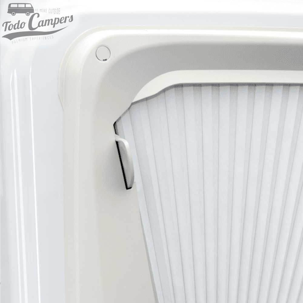 Asa ergonómica con función de cierre.