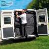 Fácil instalación de la mosquitera Vancabin C3 con imanes para doble puerta trasera de Ducato