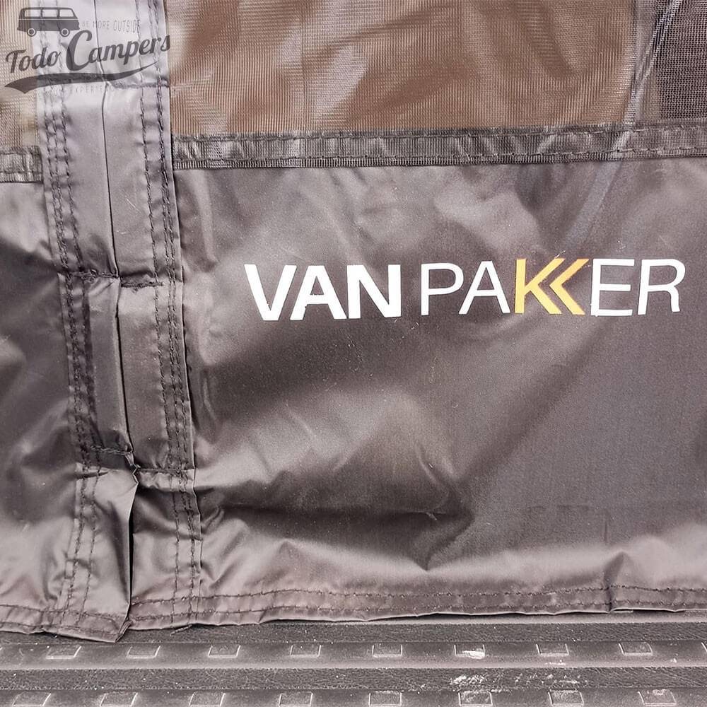 Detalle de la parte inferior de la mosquitera Vancabin C1 para furgonetas medianas