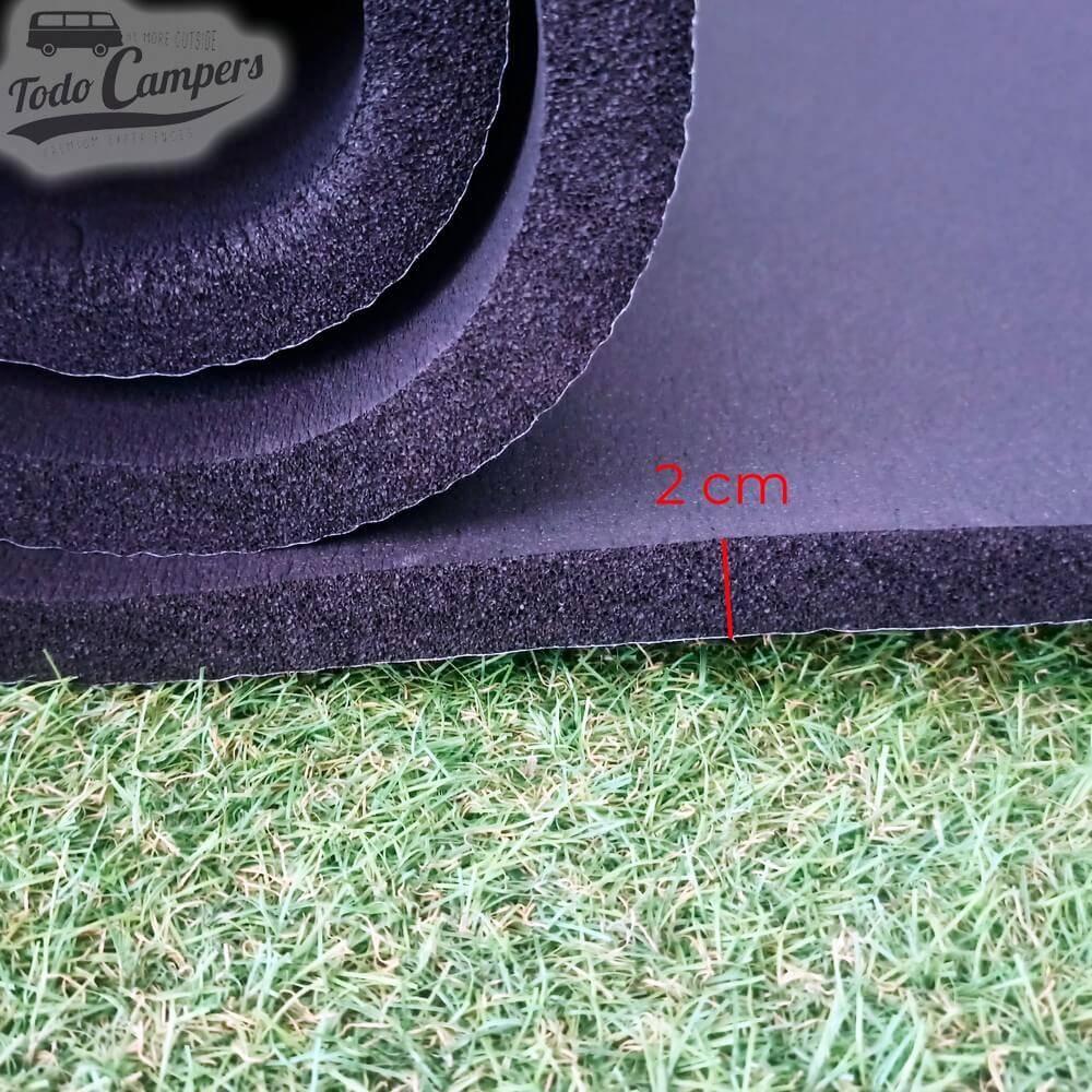 Aislante térmico autoadhesivo Kaiflex de 2cm. Color negro por metros.
