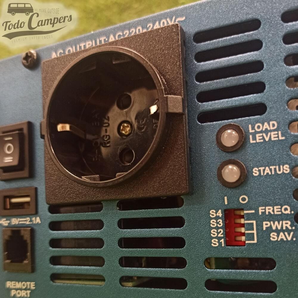 Schuko europeo del Inversor de corriente Carbest de 2000 W de Onda Pura.