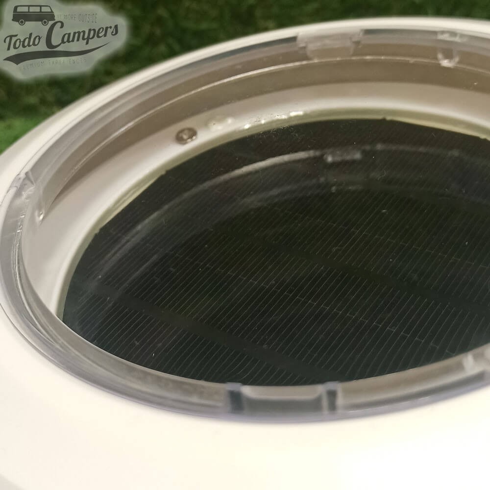 células fotovoltaicas para poner en funcionamiento el Extractor solar carbest