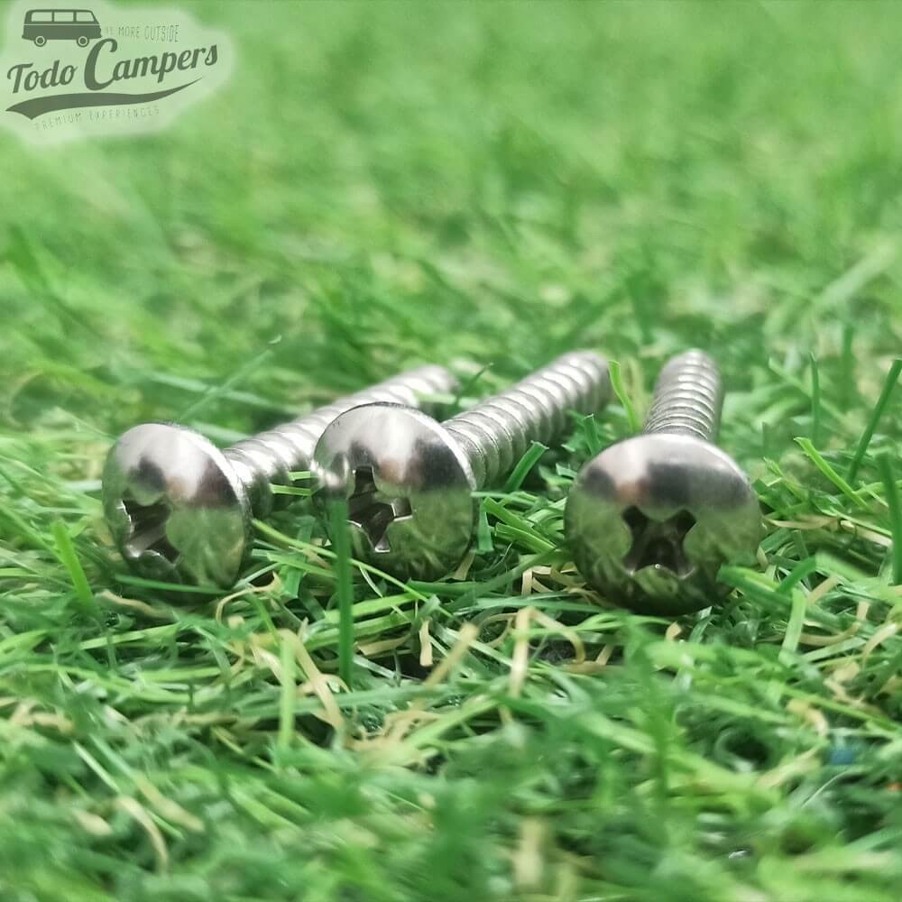 Tornillería incluida en el Extractor solar