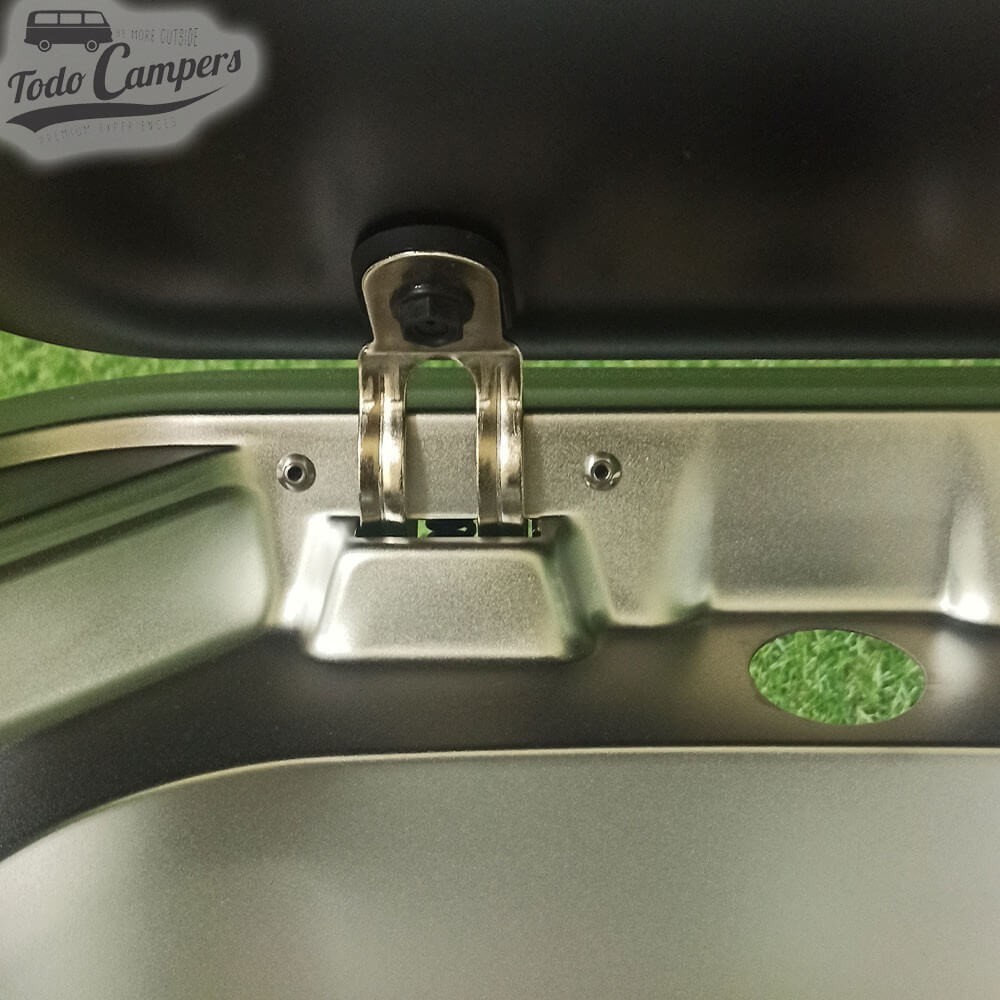 detalle de la bisagra del fregadero Carbest